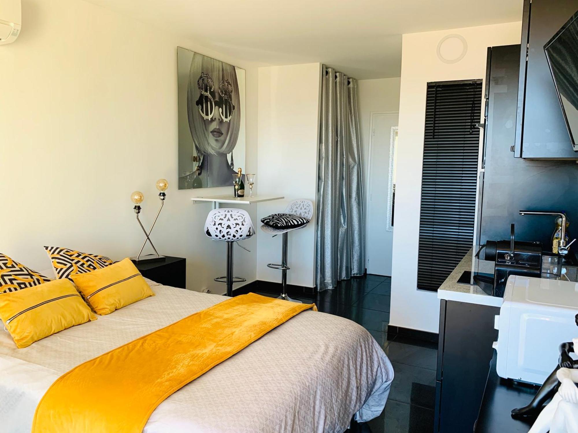 Bagatelle Naturiste Heliopolis Clim Ascenseur Vue Mer Parking Prive Агде Екстериор снимка
